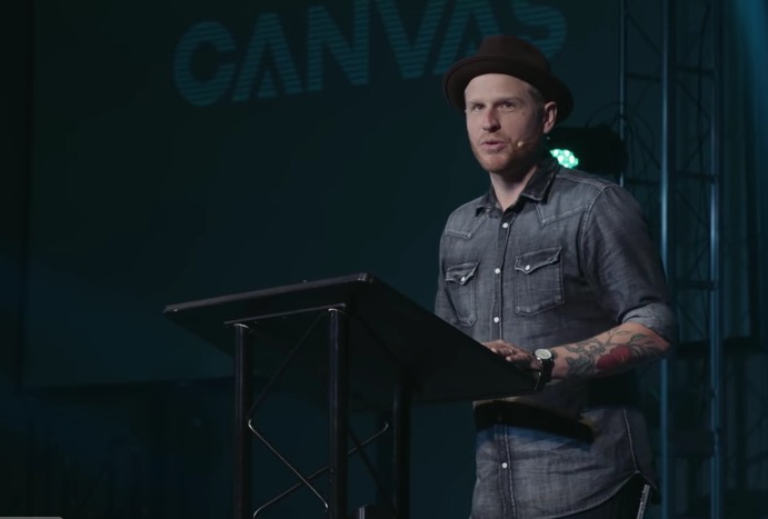 Megachurch licencie un pasteur marié accusé d’exploitation sexuelle d’hommes mineurs et adultes
