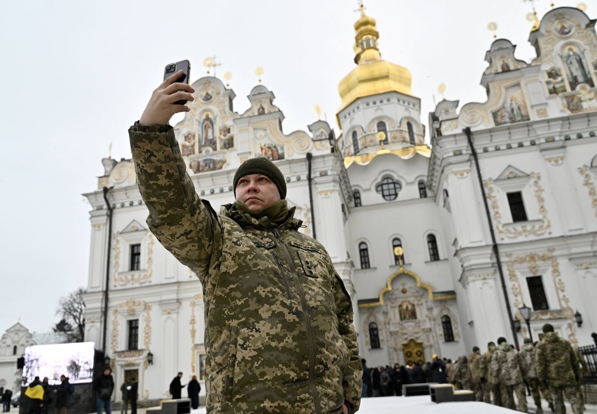L'Église orthodoxe ukrainienne retire sa récompense à un soldat gay en raison d'une « idéologie pécheresse »