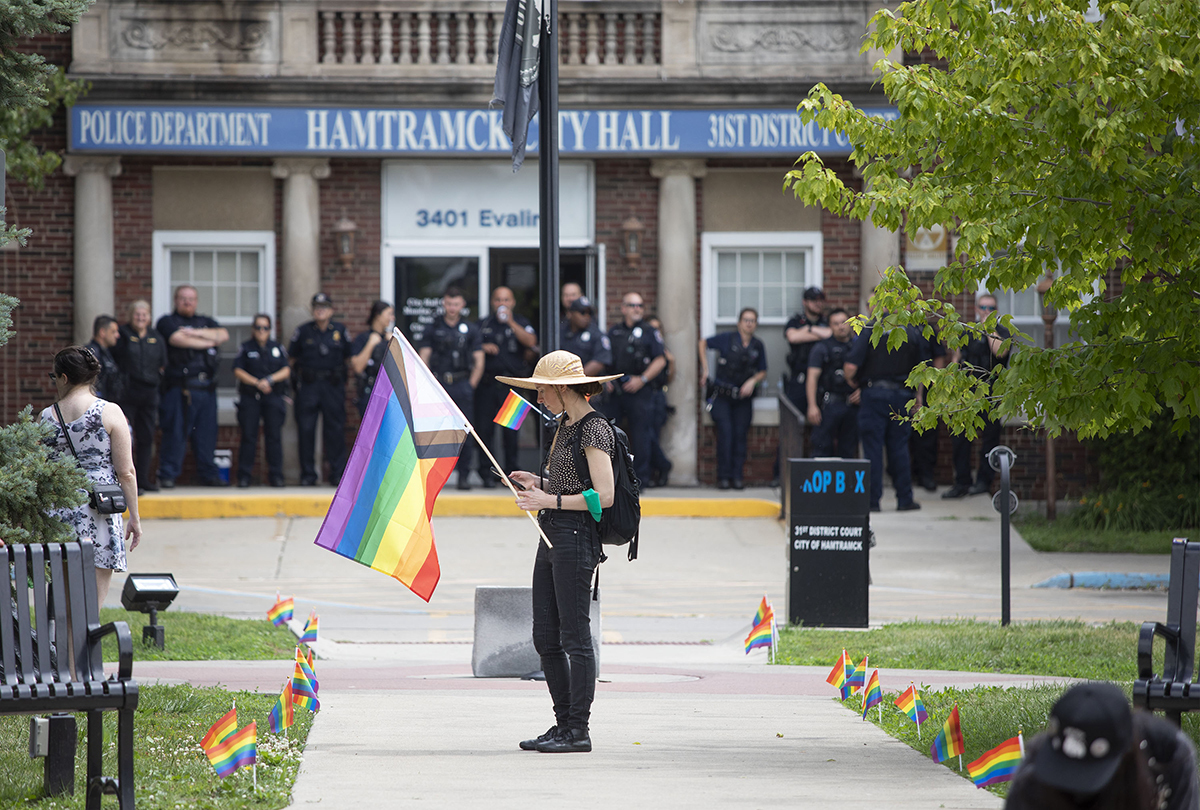 Comment des militants LGBT exploitent la mort d'une jeune fille de 16 ans