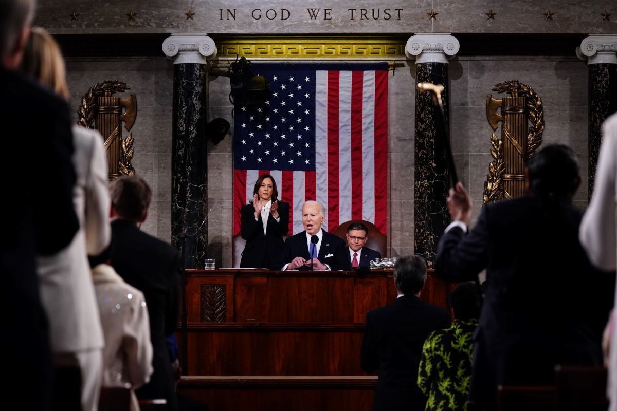 Biden met en garde contre les menaces qui pèsent sur la démocratie dans le pays et à l’étranger dans son discours sur l’état de l’Union