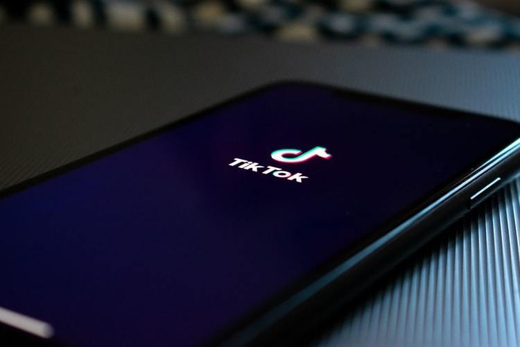House adopte l'interdiction de TikTok en raison des problèmes de sécurité en Chine ; Hawley exhorte le Sénat à faire de même