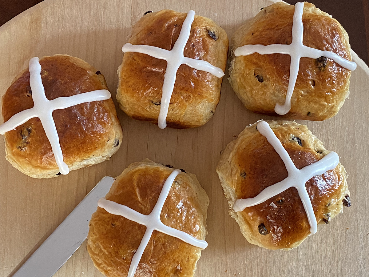 « Jésus est vivant » : les dirigeants chrétiens réagissent au brouhaha à cause des petits pains non croisés