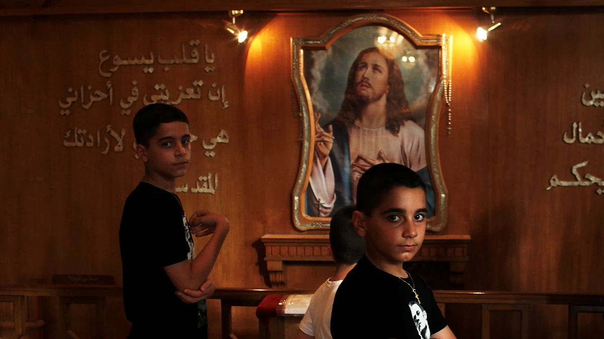 Qui restreint davantage la religion, les politiciens ou le peuple ? Pew a analysé les données mondiales.