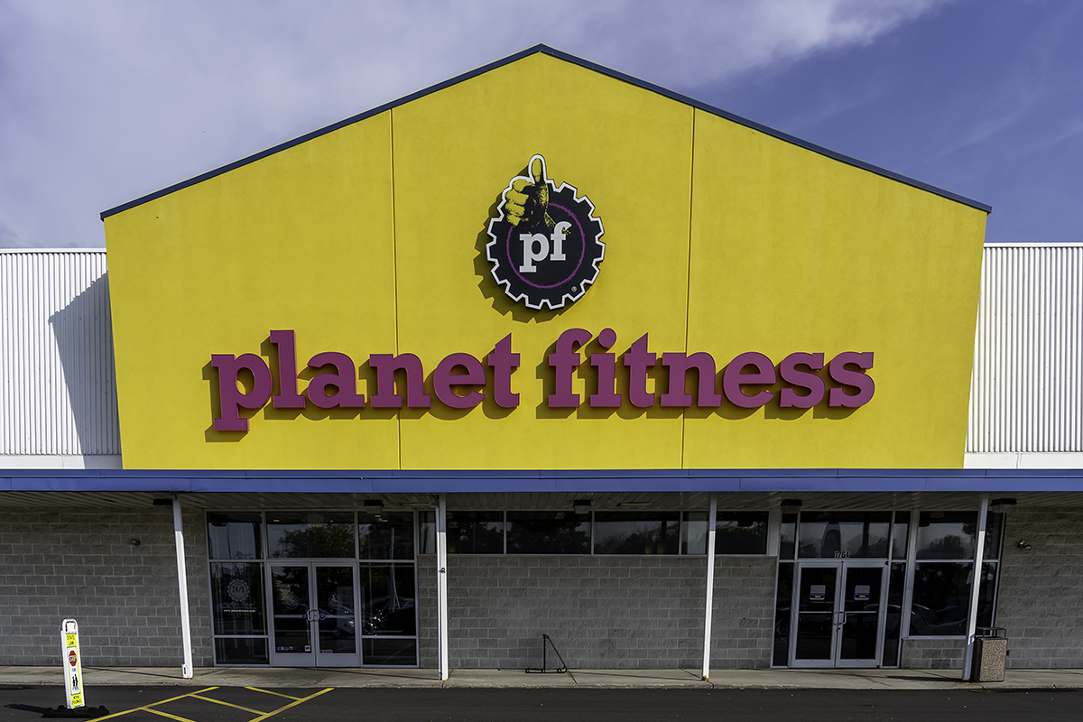 Un membre du personnel de Planet Fitness a accompagné un homme dans le vestiaire d'une femme, selon un ancien membre