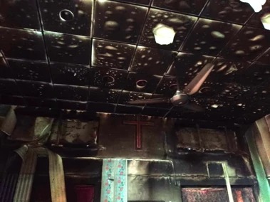 Un incendie détruit une église le week-end de Pâques ; la congrégation soupçonne un incendie criminel
