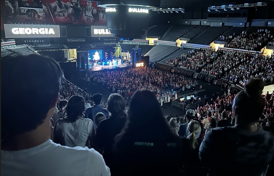 « Un mouvement de Dieu » : des milliers d'étudiants assistent à des événements de réveil et des centaines se font baptiser