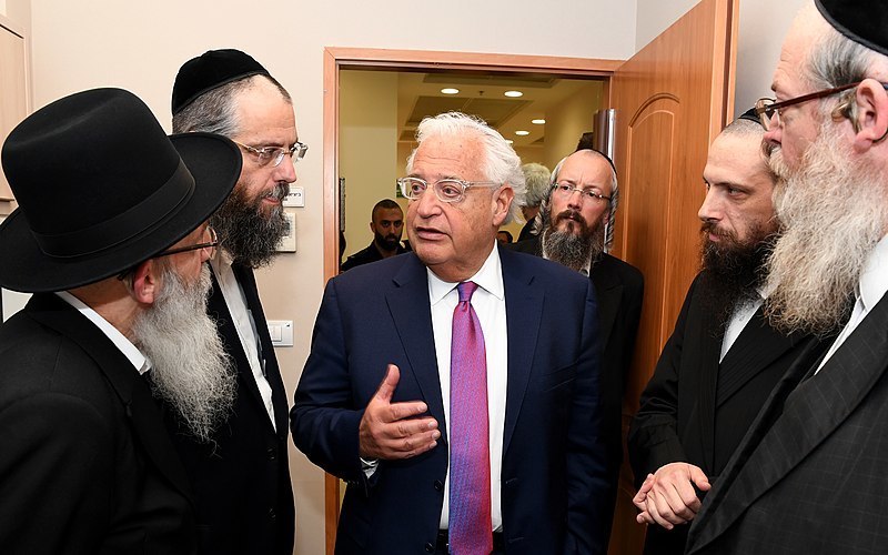 L'ancien ambassadeur américain en Israël rejette la solution à deux États : « Dieu a donné cette terre au peuple juif »