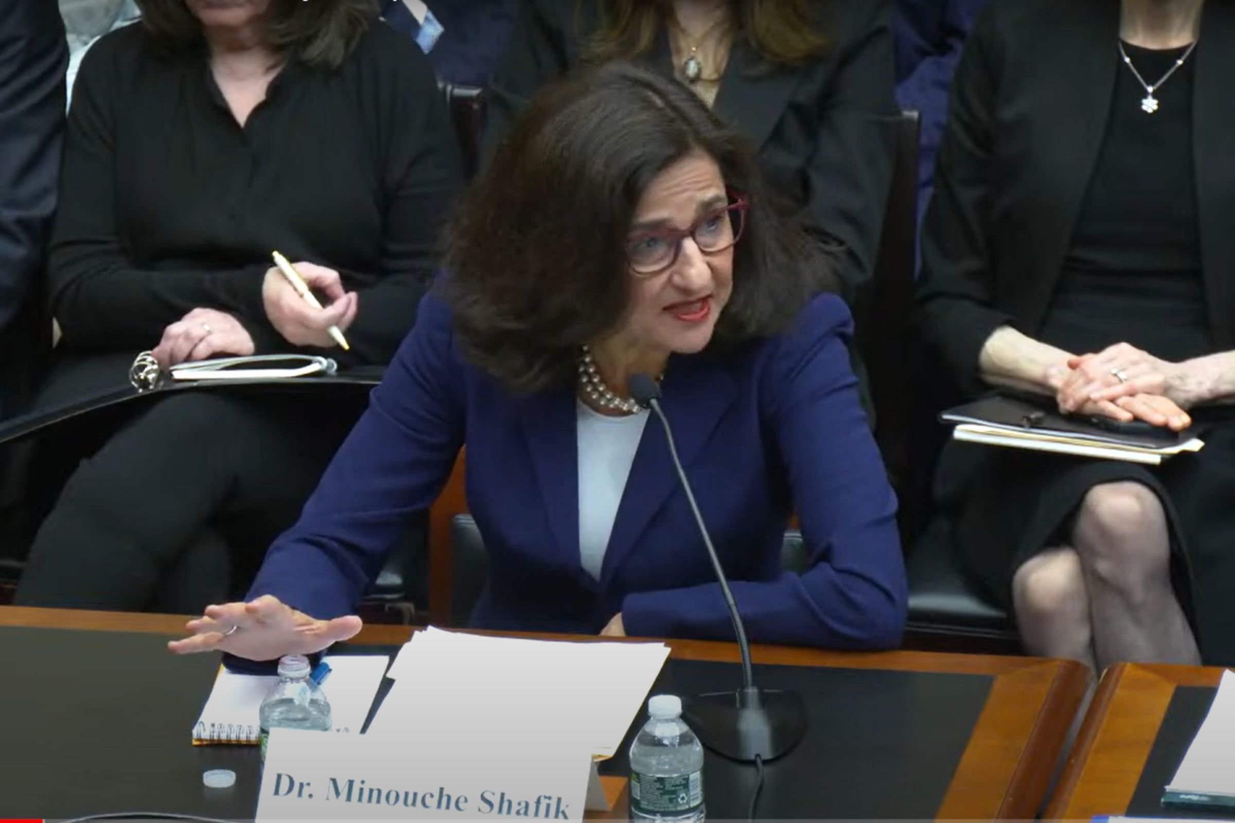 Le président de l'Université de Columbia a déclaré que les remarques de la faculté sur Israël étaient "inacceptables" lors d'une audience au Congrès