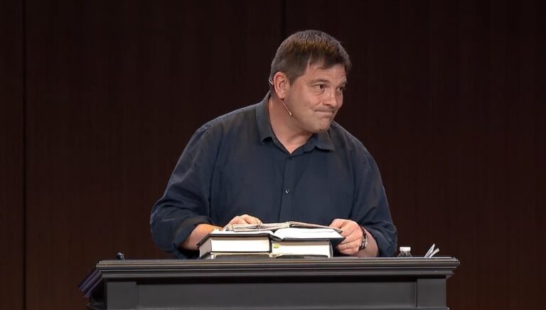 Le chef de la Parachurch quitte l'Église d'Angleterre parce qu'elle « n'affirme plus l'orthodoxie biblique »