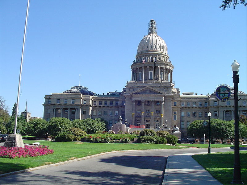L'Idaho adopte une loi protégeant les employés des écoles qui refusent d'utiliser des pronoms trans