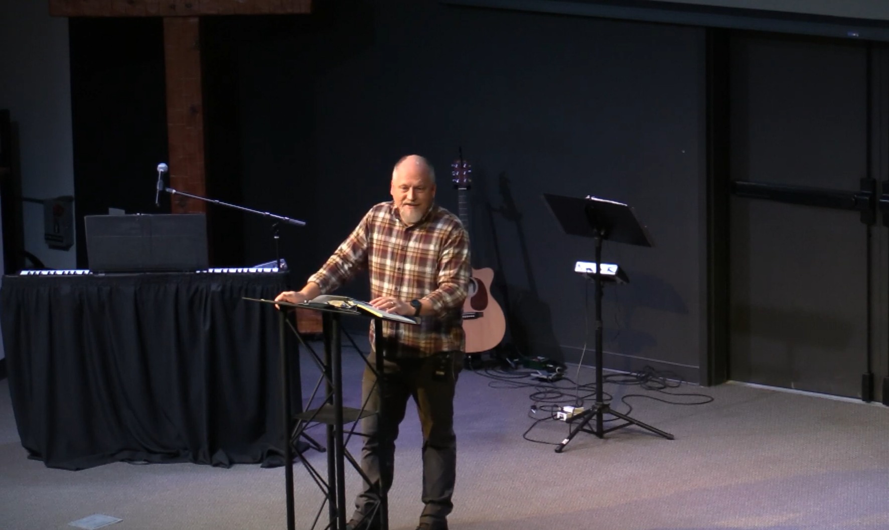 Real Life Ministries pleure alors que la police confirme que le pasteur Gene Jacobs est décédé des suites d'une « blessure par balle »