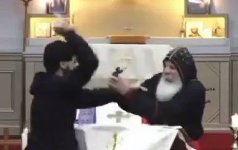 Un évêque et un prêtre assyriens poignardés pendant un service religieux en Australie par un agresseur vêtu de noir