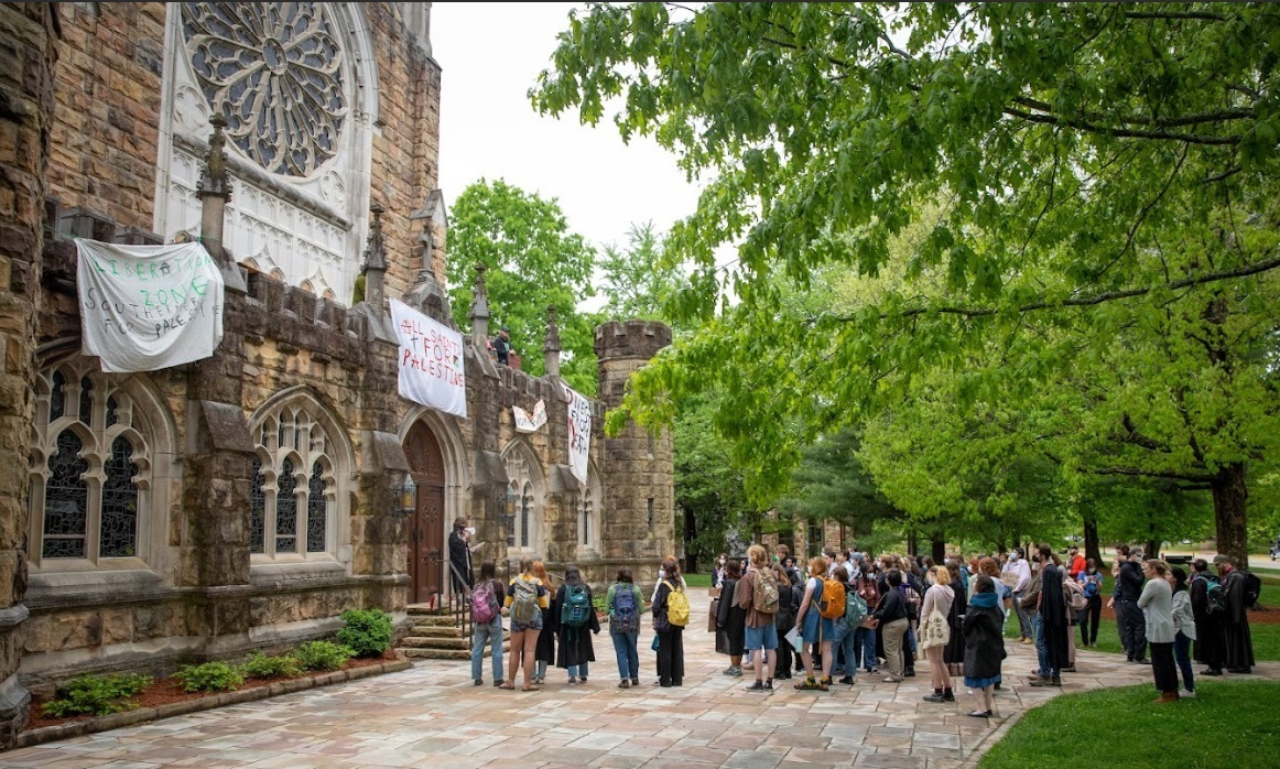 Une université épiscopale envisage de se désinvestir d’Israël en réponse aux manifestations sur le campus