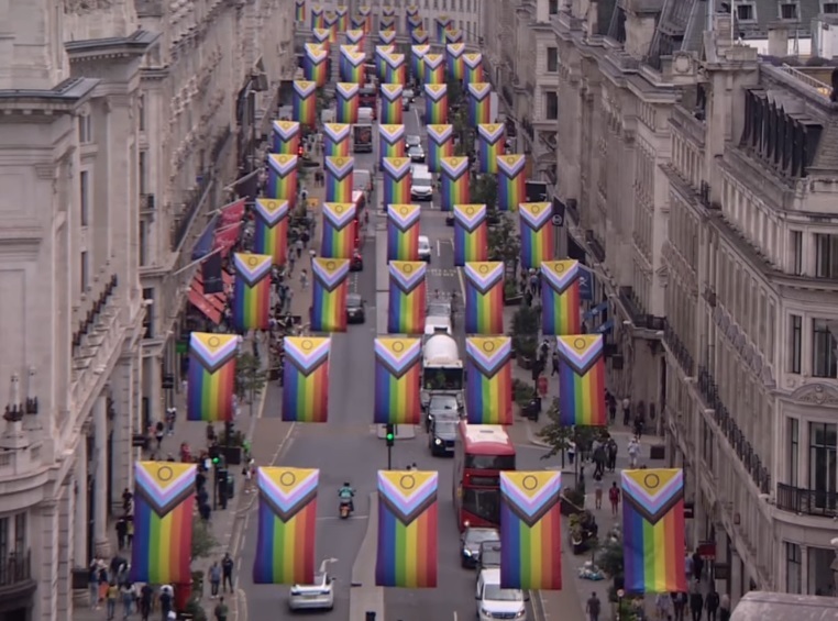 Près de 20 000 personnes s'opposent à l'affichage des drapeaux de la fierté LGBT dans les rues de Londres