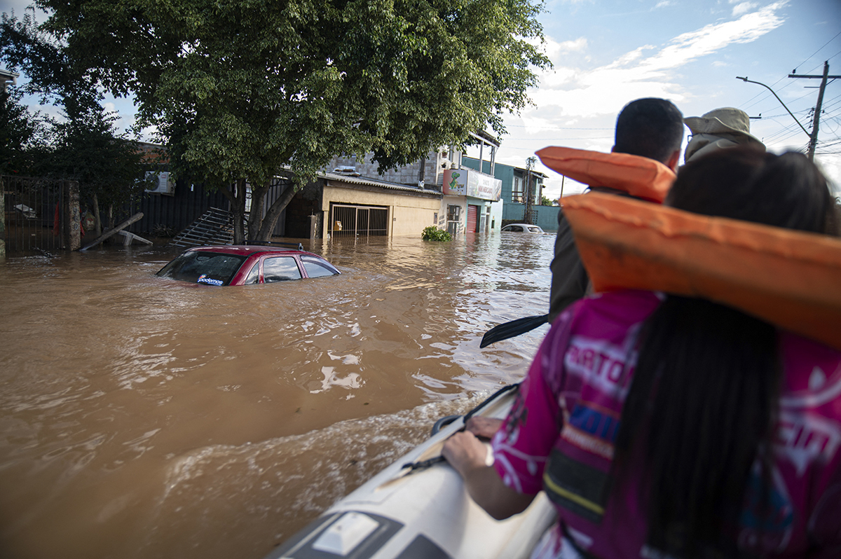 Une femme qui a tout perdu dans les inondations au Brésil n'a qu'une seule demande : une Bible