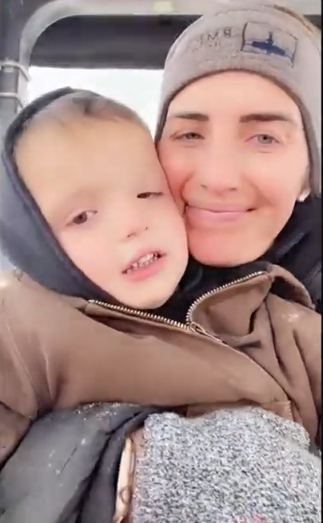 La star du rodéo Spencer Wright et son épouse partagent leur chagrin et leurs hommages après la perte tragique de leur fils de 3 ans
