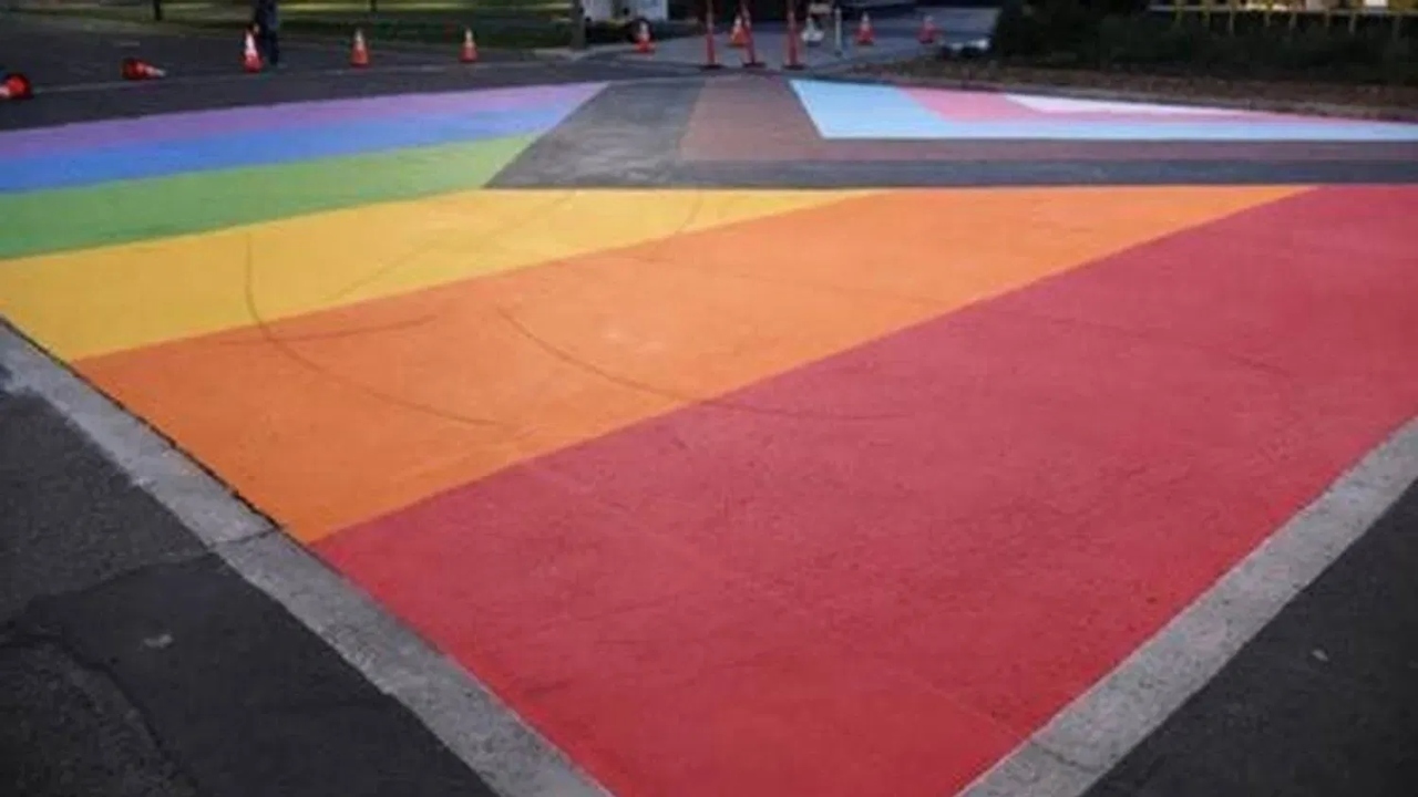 Lime Scooters interdit de rouler sur une manifestation de fierté LGBT après que des adolescents ont été accusés de crimes