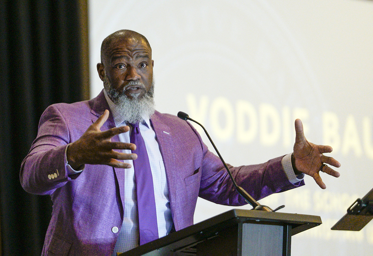 Voddie Baucham parle de la prise de contrôle des droits civiques par les LGBT et du nationalisme chrétien « fabriqué »