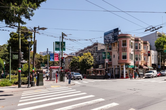 Le quartier de Little Italy entoure Washington Square à San Francisco.