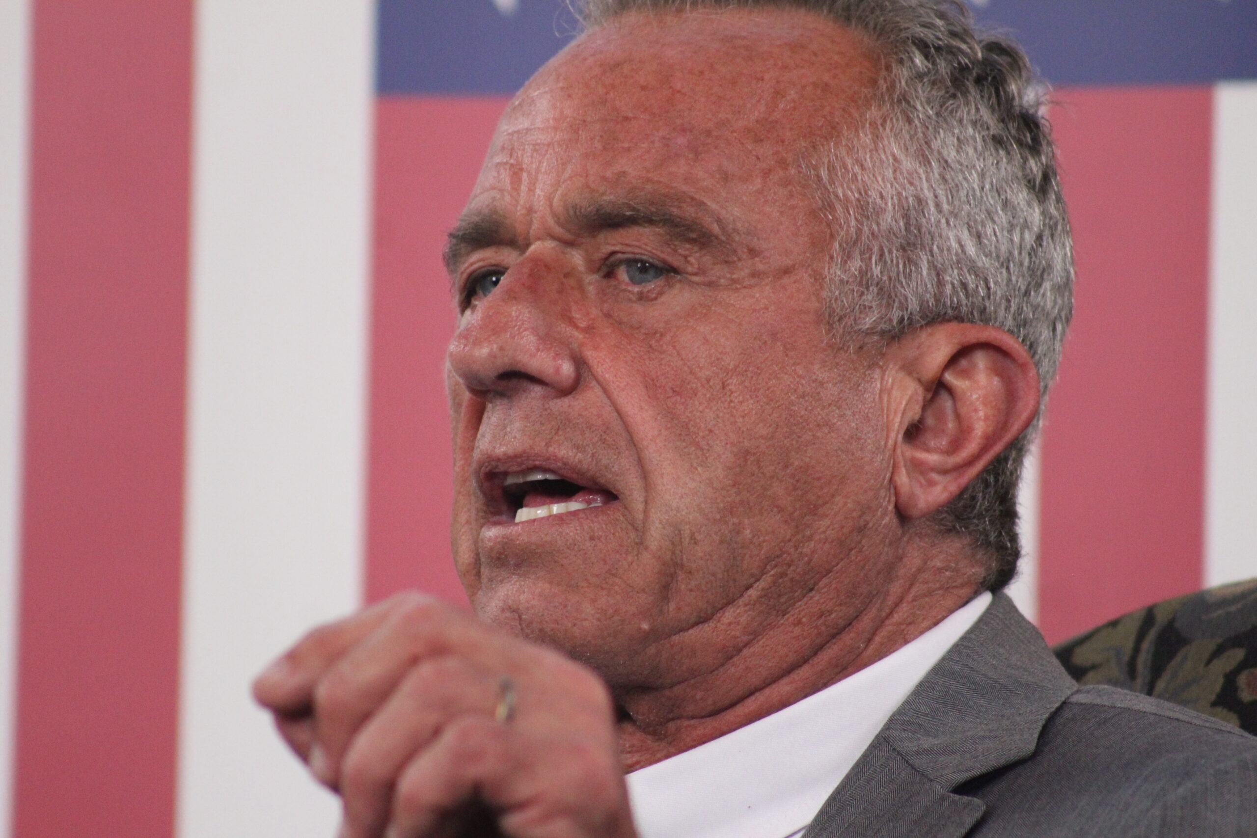 Le candidat à la présidentielle RFK Jr déclare : « Je n'ai jamais été athée » mais il fait semblant de croire en Dieu