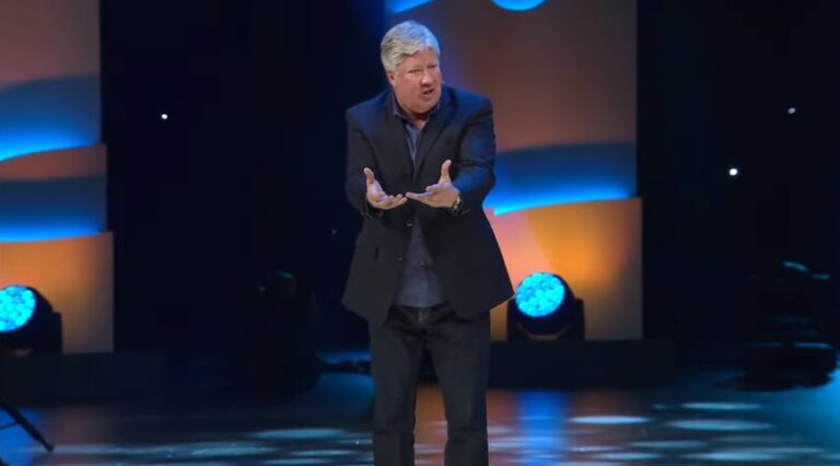 À l'intérieur du scandale Robert Morris : allégations stupéfiantes, réponse de Gateway Church et quelle est la suite