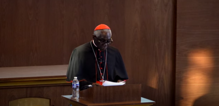 Le cardinal Robert Sarah prononce un discours à l'Université catholique d'Amérique à Washington, DC, le 13 juin 2024.