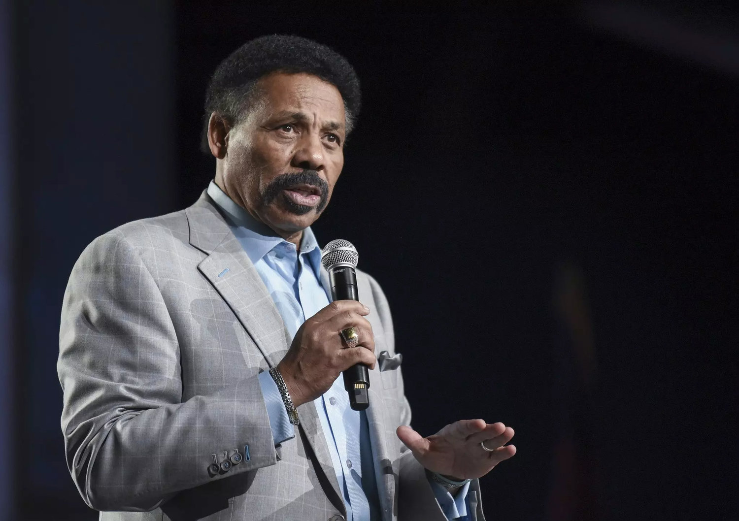 Le pasteur Tony Evans se retire de la direction de l'Oak Cliff Bible Fellowship « à cause du péché »