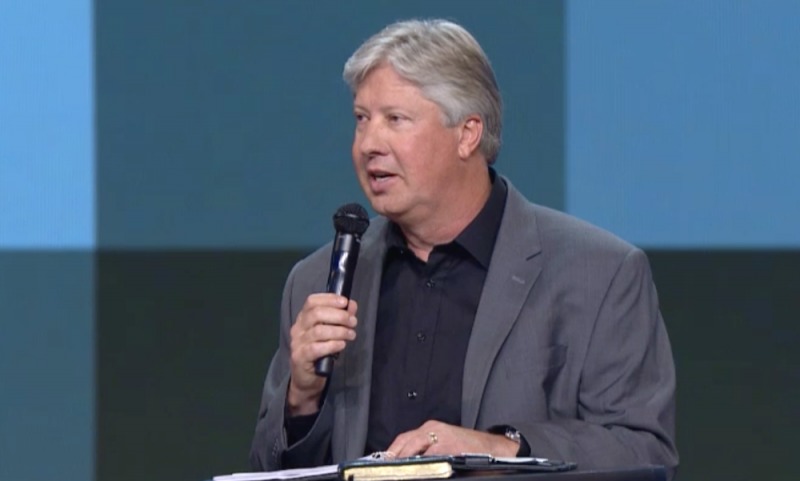 Les anciens de Gateway Church et le fils de Robert Morris prennent un congé au milieu d'une enquête pour abus