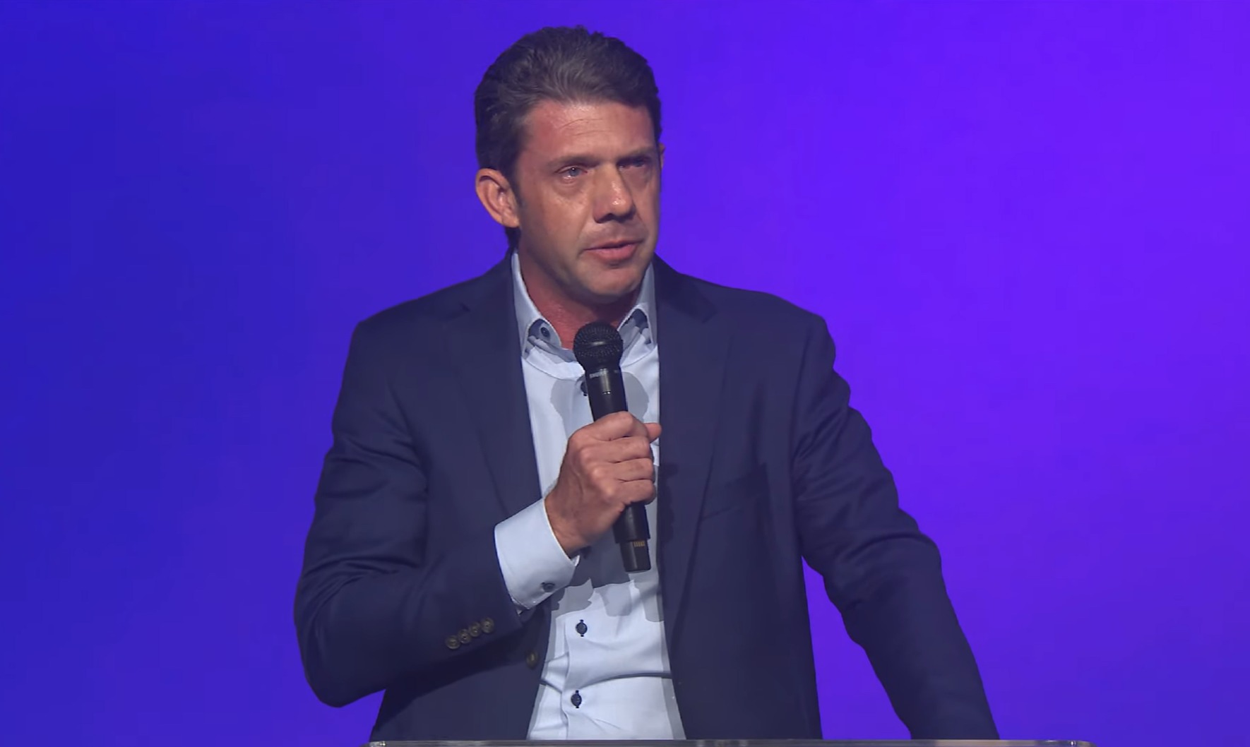 Un ancien de Tearful Gateway Church, qui a 6 filles, s'excuse auprès de l'accusatrice de Robert Morris, Cindy Clemishire