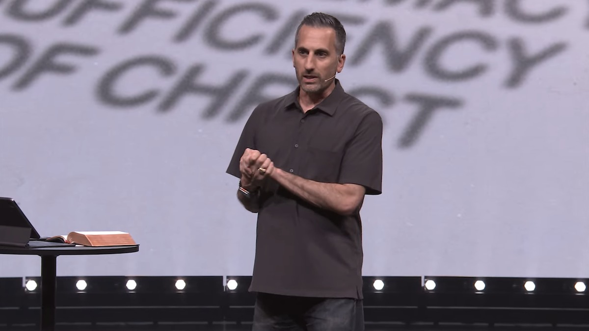 « Un appétit croissant pour plus » : le leader de Megachurch parle de ses luttes passées avec le porno