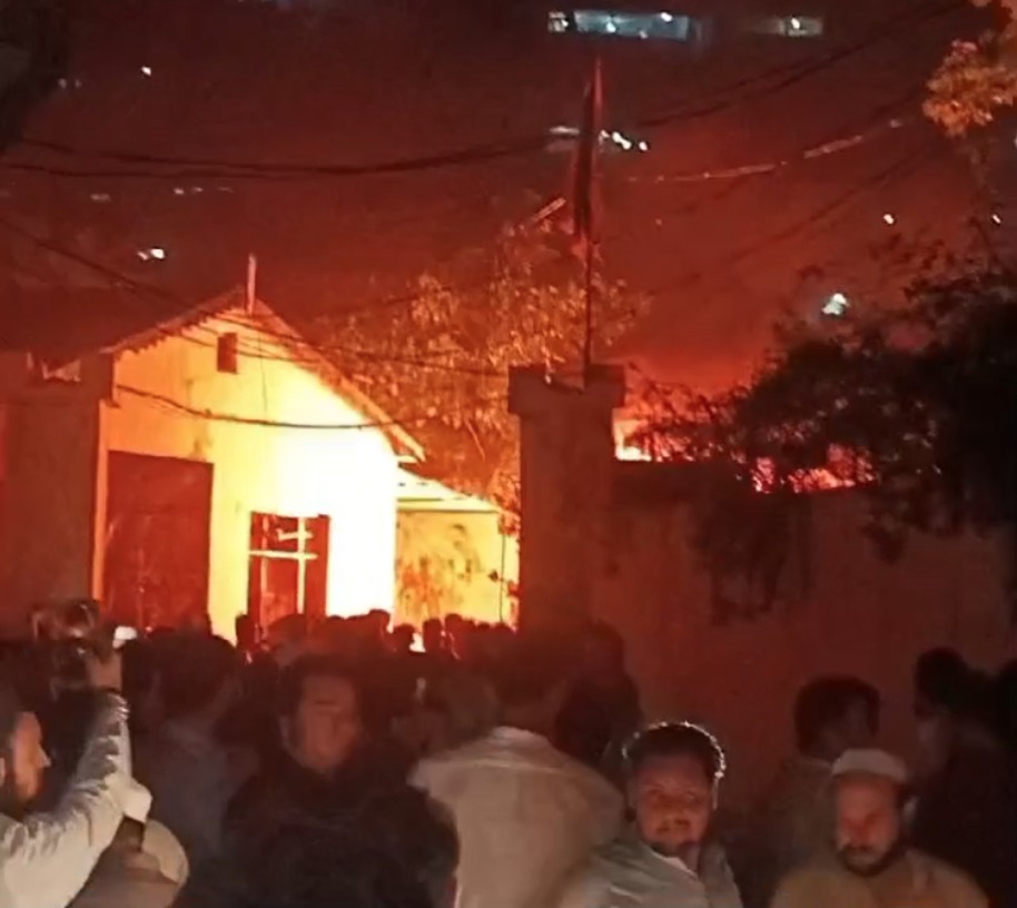 Un homme accusé d'avoir profané le Coran incendié par un lynchage au Pakistan