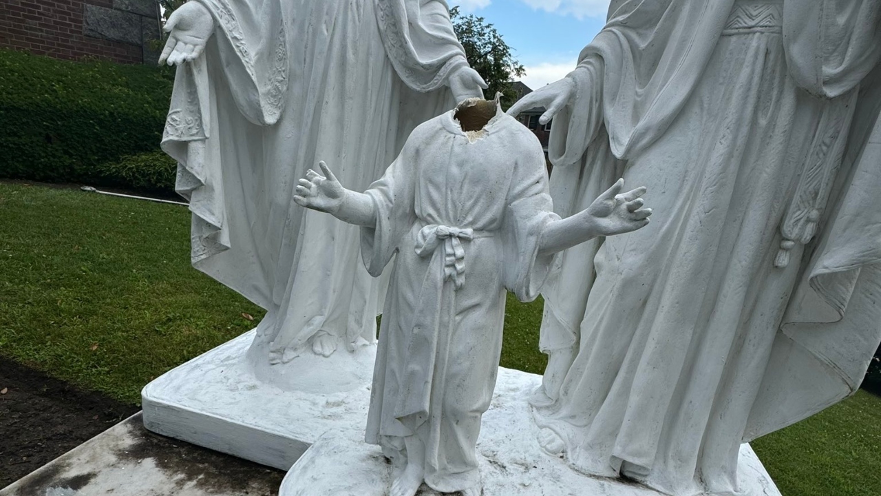 Un vandale décapite une statue de l'enfant Jésus dans le Queens : « Très délibéré »