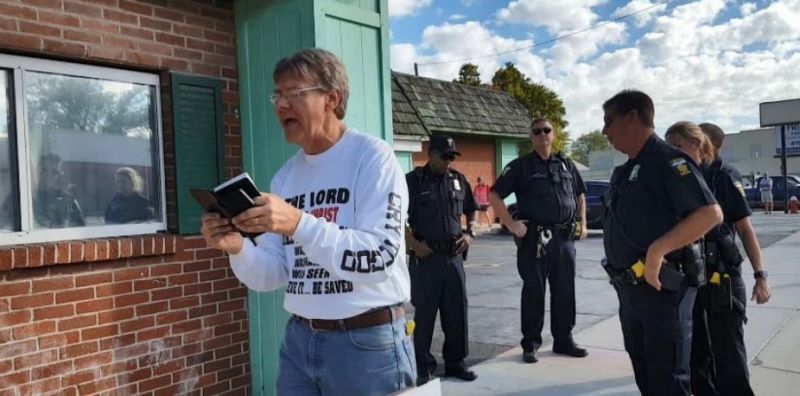 Un manifestant chrétien pro-vie condamné à 6 mois de prison : « Digne est l'Agneau ! »