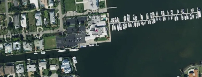La maison au bord de l'eau du PDG de Word Network, Kevin Adell, est située à proximité d'un yacht club. En plus de sa maison au bord de l'eau, Adell possède une maison de montagne dans l'Utah et plusieurs résidences dans le Michigan. Ses avoirs immobiliers résidentiels s'élèvent à au moins 18,5 millions de dollars, selon les estimations des sites Web immobiliers.