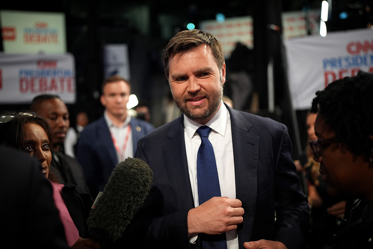 Trump choisit JD Vance, de l'Ohio, comme colistier pour la vice-présidence