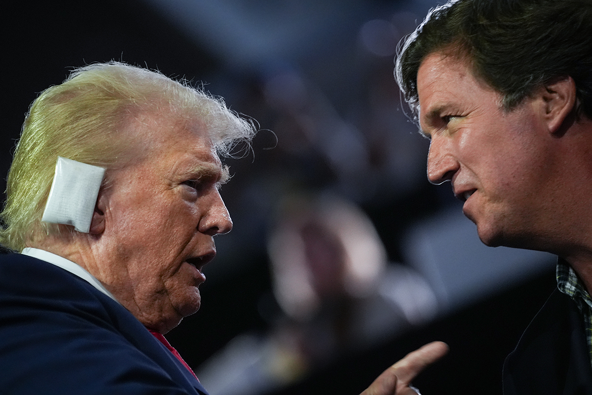 Tucker Carlson affirme qu'une « bataille spirituelle est en cours » à la suite de la tentative d'assassinat de Trump