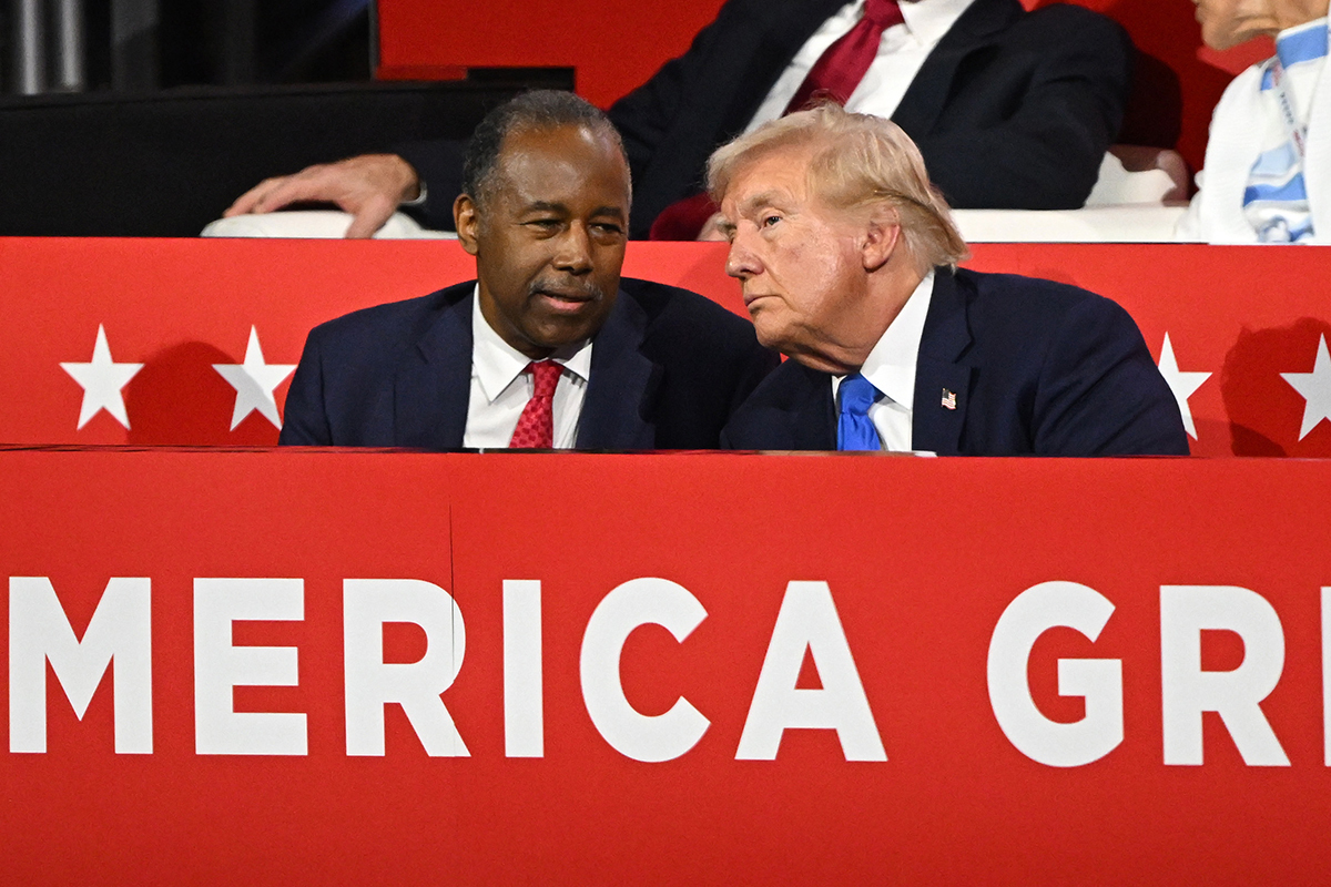 Le Dr Ben Carson cite Isaïe lors de son discours au RNC et affirme que Dieu a protégé Trump de la mort