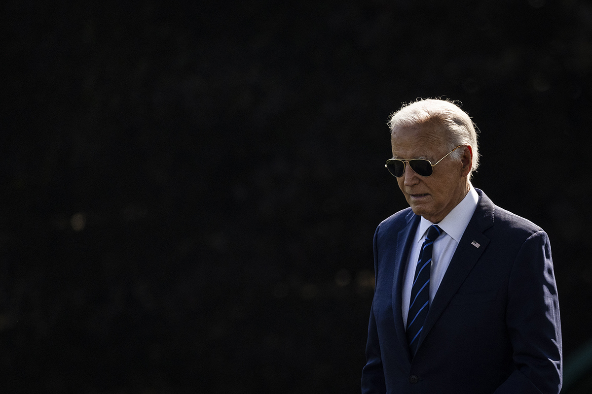 Biden annonce qu'il abandonne la course et soutient Kamala Harris