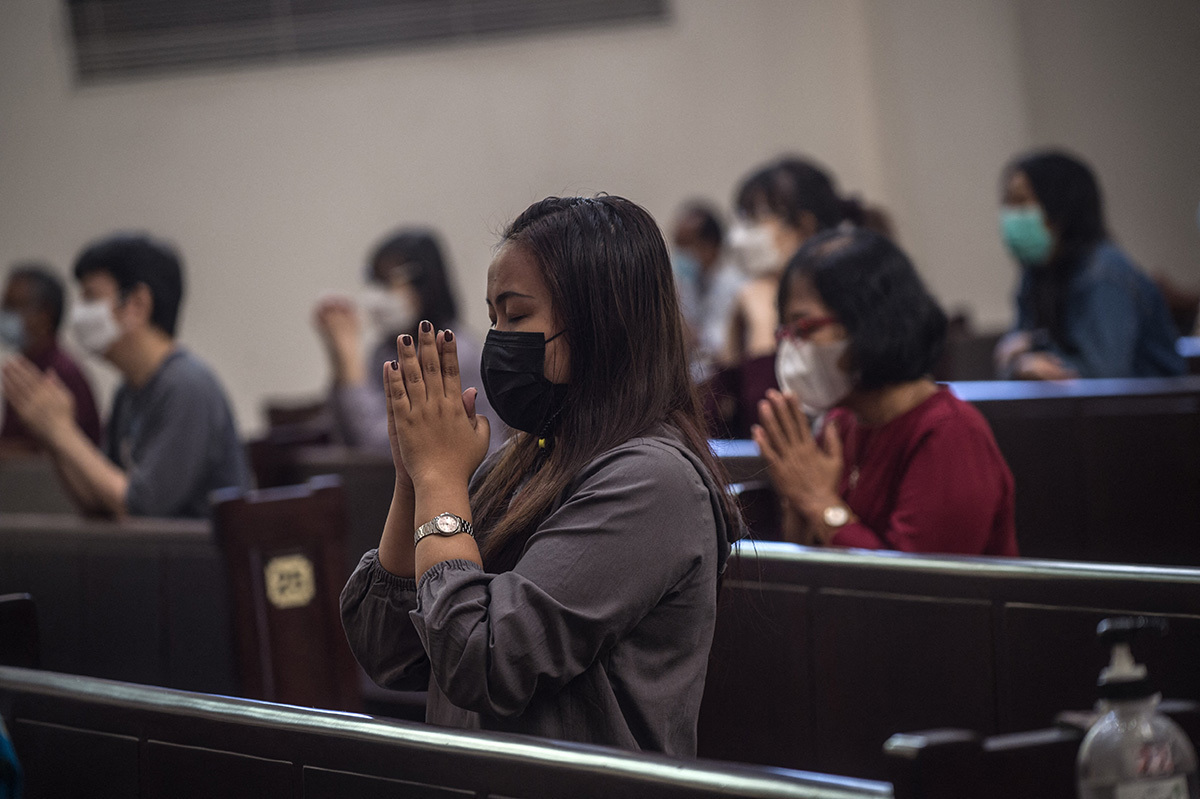 Des musulmans envahissent un service religieux et forcent les chrétiens à cesser d'adorer le Christ dans une vidéo virale