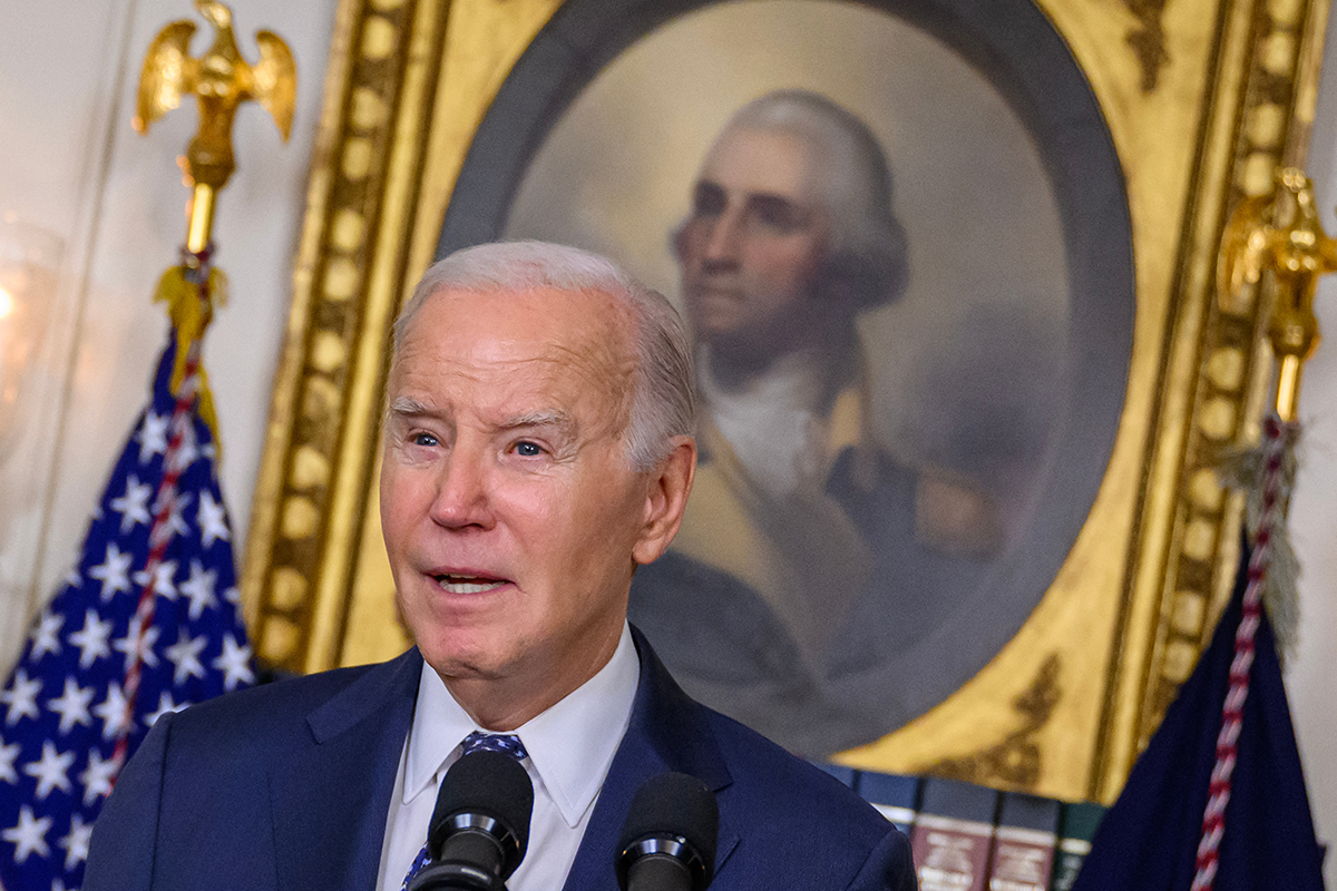 Biden dit aux gouverneurs qu'il compte se coucher à 20 heures tous les soirs et évoque des problèmes « cérébraux » : rapport