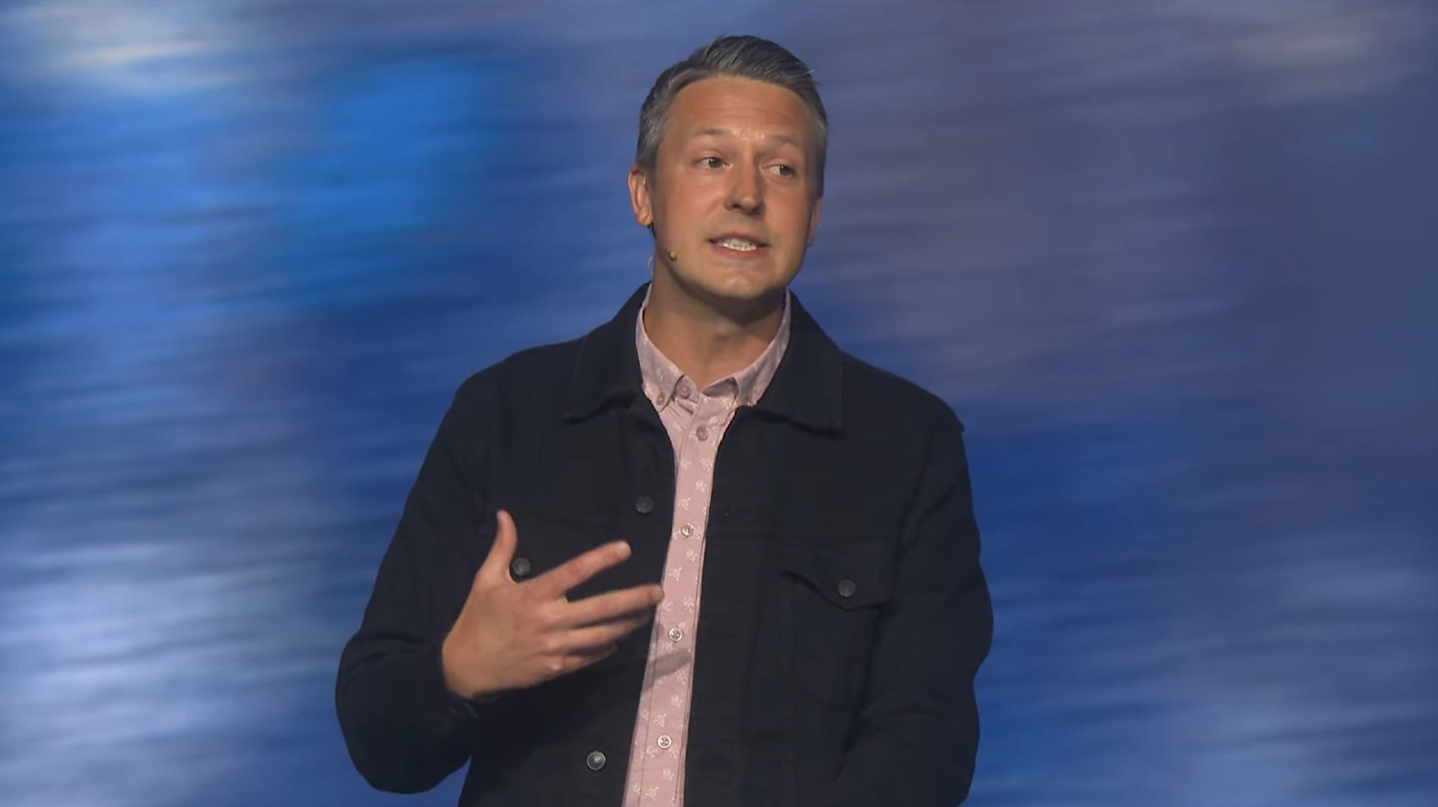 Le fils de Robert Morris quitte Gateway Church ; Max Lucado devient pasteur enseignant