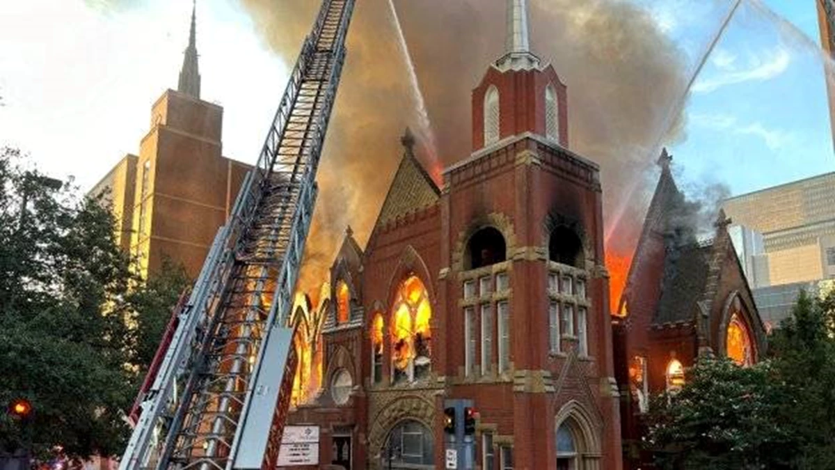 Le premier sanctuaire baptiste historique de Dallas est incendié par quatre alarmes