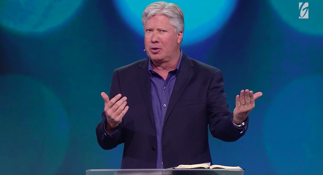 Robert Morris n'a pas reçu d'indemnité de départ après sa démission suite à un scandale d'abus, révèle Gateway Church