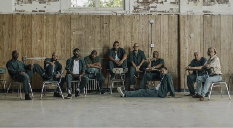 « Sing Sing » raconte l'histoire d'un détenu injustement emprisonné qui a aidé les autres grâce à l'art : « Dieu m'a mis là pour une raison »