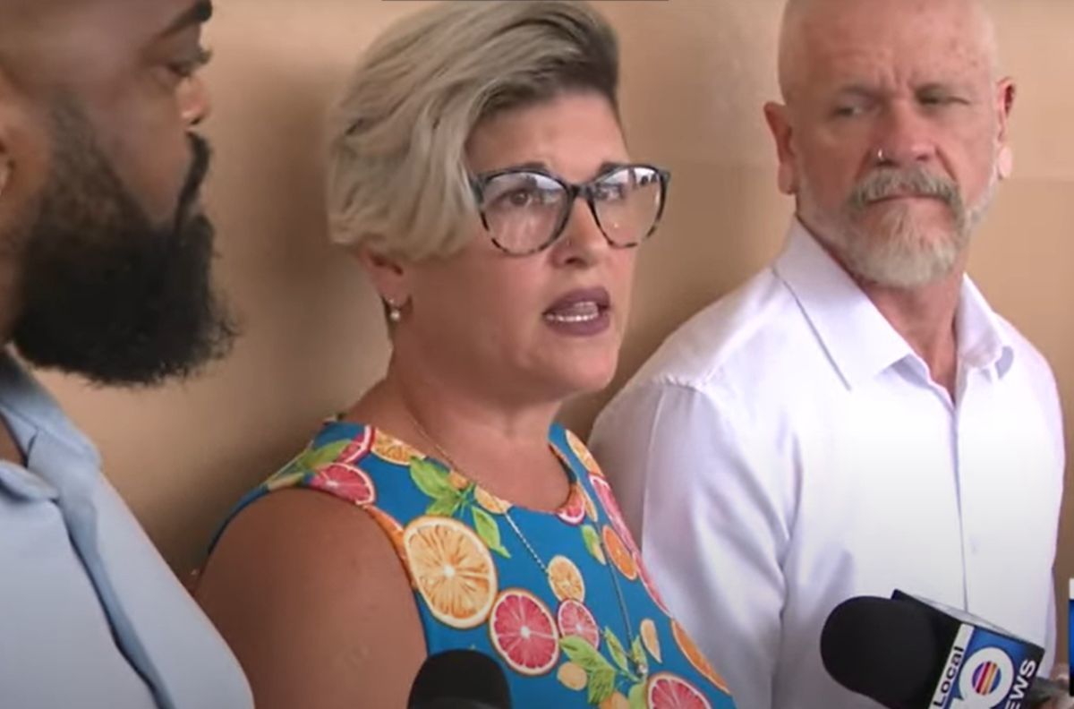 Un employé d'école suspendu après avoir inscrit son fils pour jouer dans l'équipe de volley-ball féminine