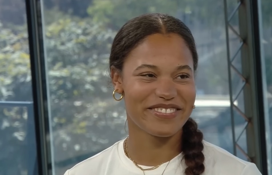 La médaillée d'or olympique Yemisi Ogunleye devient virale en chantant un chant gospel après sa victoire