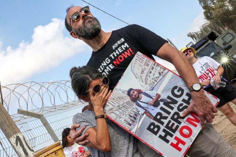 La famille Goldberg-Polin donne son feu vert à la diffusion d'une vidéo montrant son fils Hersh filmé par le Hamas avant d'être assassiné