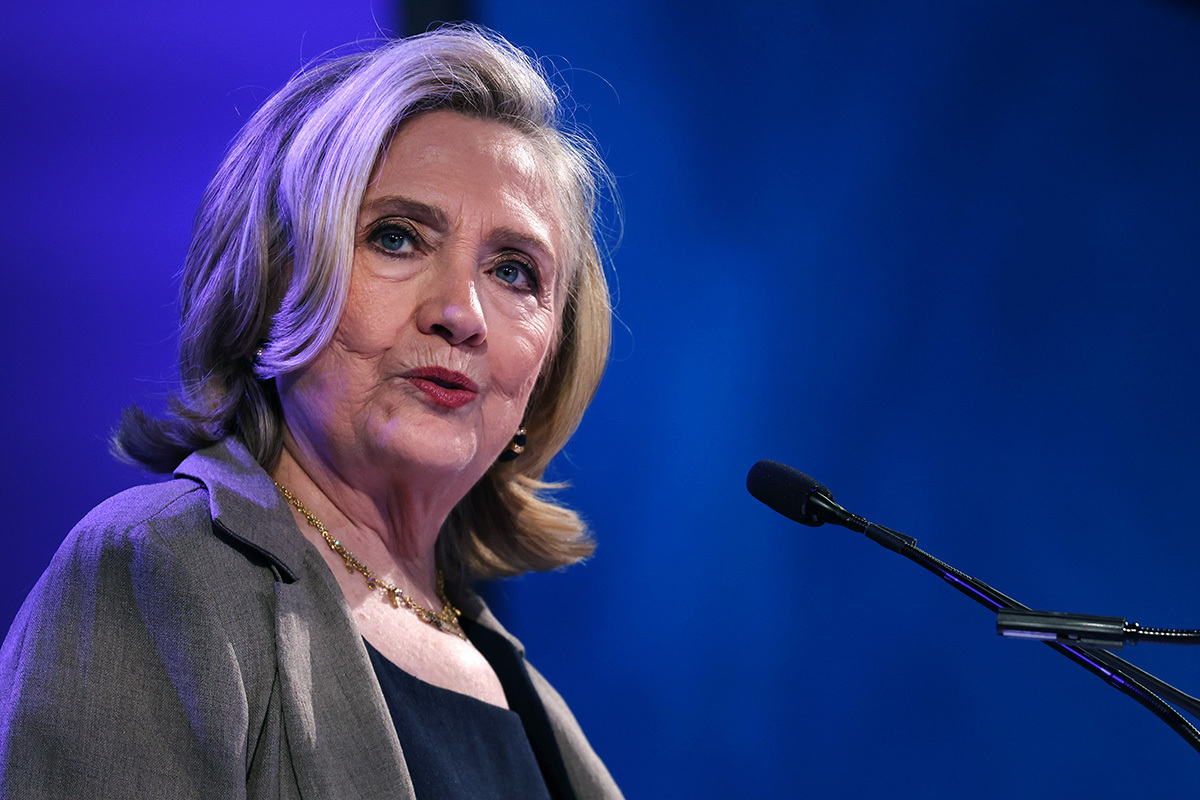 Hillary Clinton demande que les Américains soient poursuivis pénalement pour diffusion de « propagande »