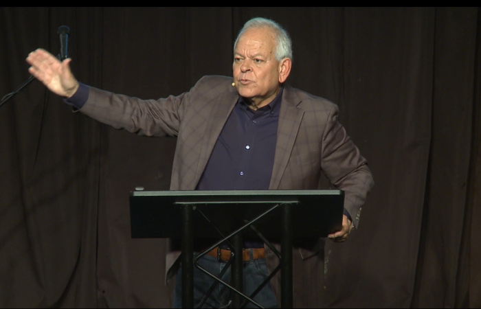 Johnny Hunt, ancien président de la Southern Baptist Convention, prêche à l'église New Season à Hiram, en Géorgie, le dimanche 19 mars 2023.