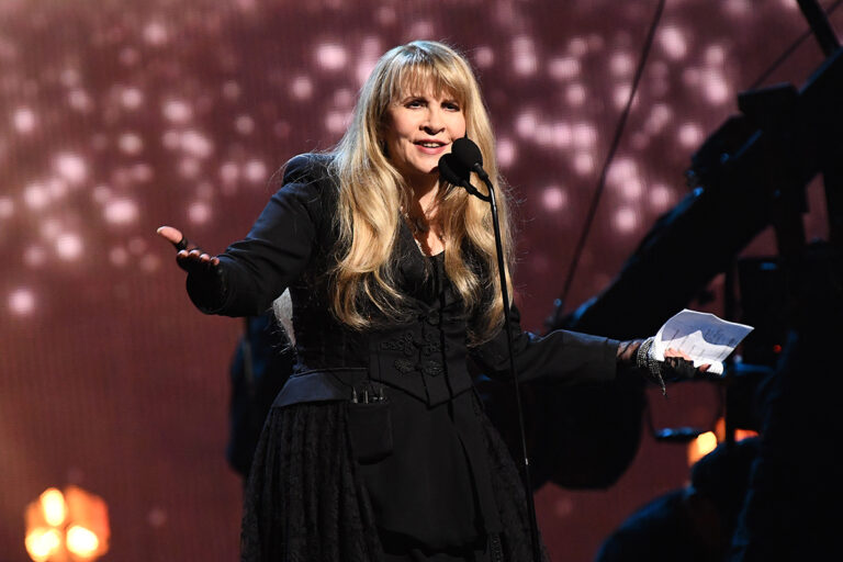 Stevie Nicks sort un single pro-avortement : « La chose la plus importante que j'ai jamais faite »